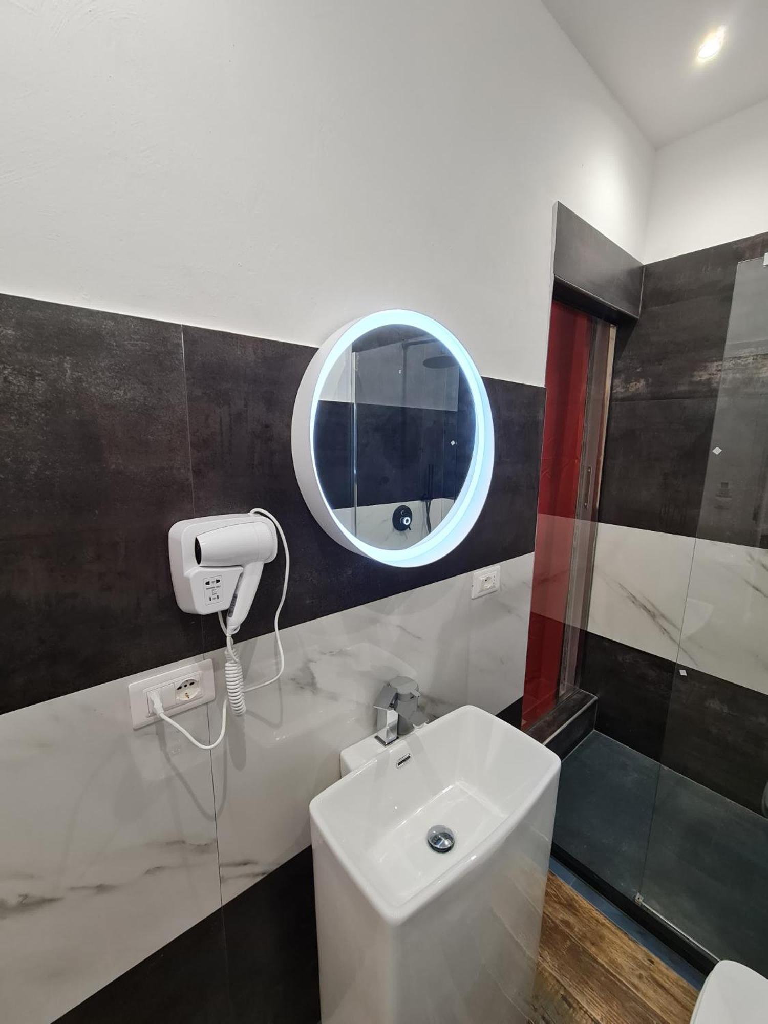 Ricci 16 - Suite & Rooms Livorno Esterno foto